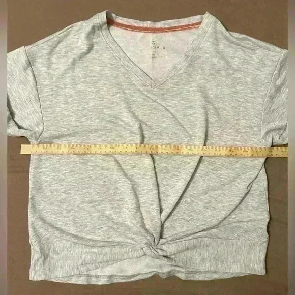 Danskin Women’s Grey Cropped Lightweight Yoga Sweatshirt Knot Front Size M - Picture 8 of 8